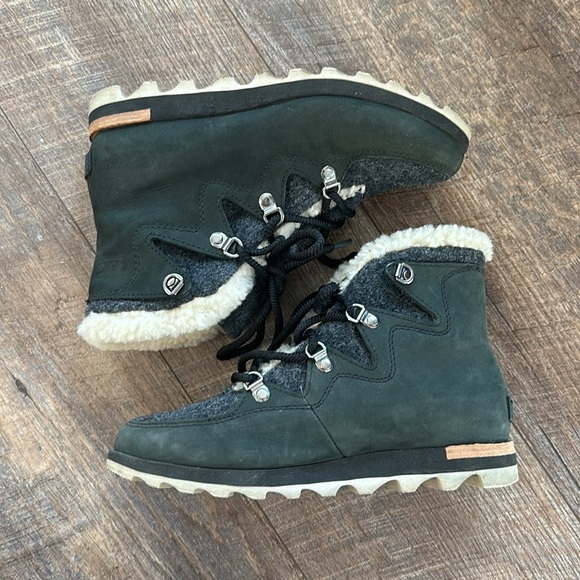 Sorel 💚 Black Sneakchic Alpine bootie - Picture 4 of 14